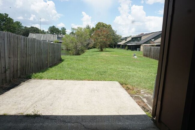 Building Photo - 2/2 Townhome close to NAS Jax. No Additional Fees