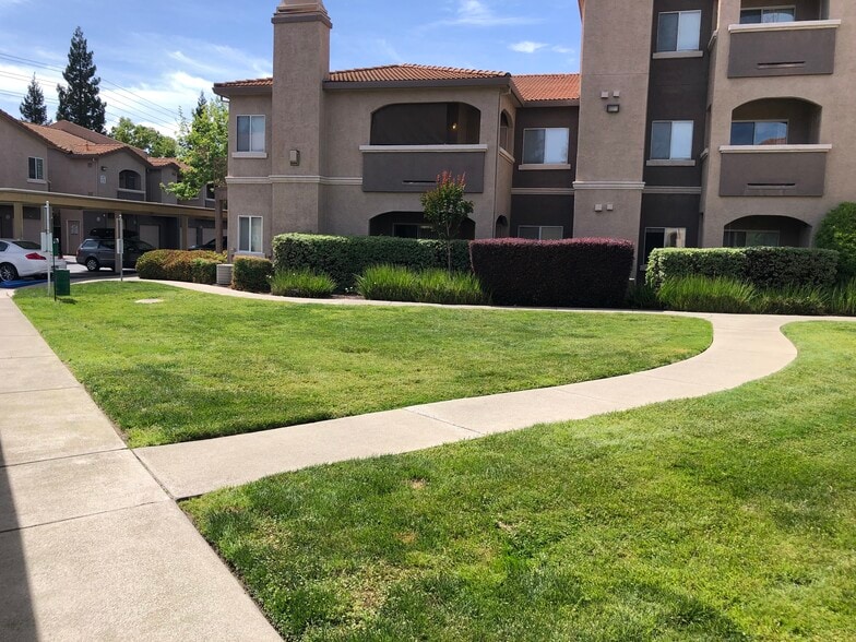 Lots of grass areas with pet stations. - 10001 Woodcreek Oaks Blvd