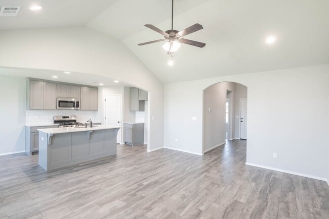 Building Photo - 3 Bed | 2 Bath in Broken Arrow!