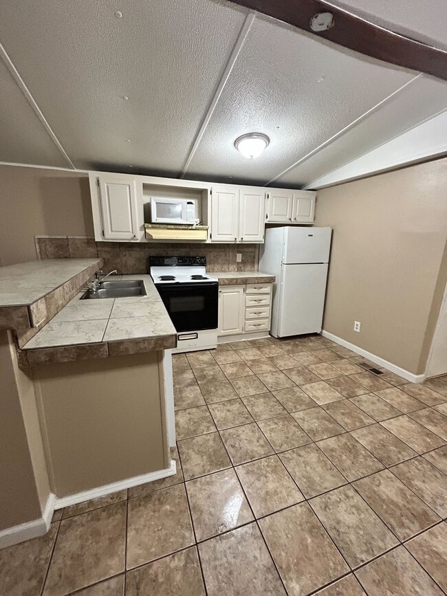 Building Photo - 1416 Stamps St