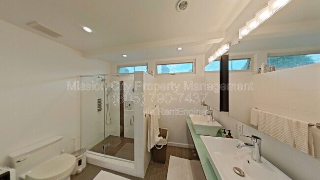 Building Photo - 5339 Berkeley Rd