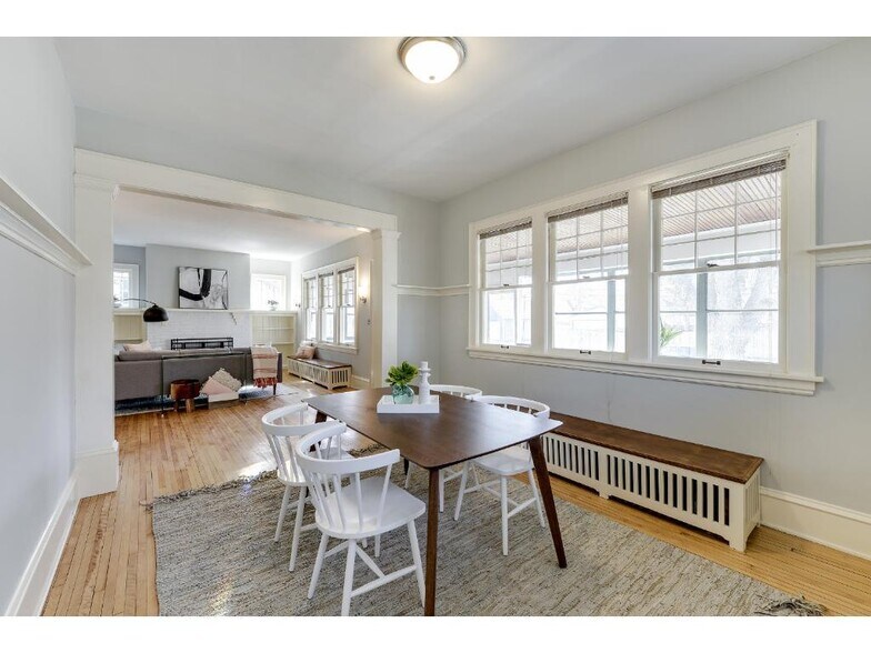 Building Photo - 818 W 42nd St