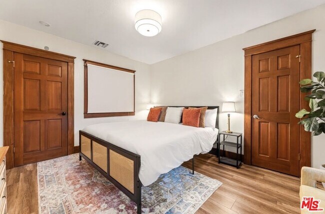 Building Photo - 736 Redondo Ave