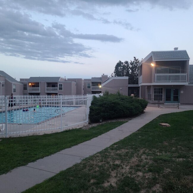 Complex Pool & Clubhouse - 3440 Parkmoor Village Dr
