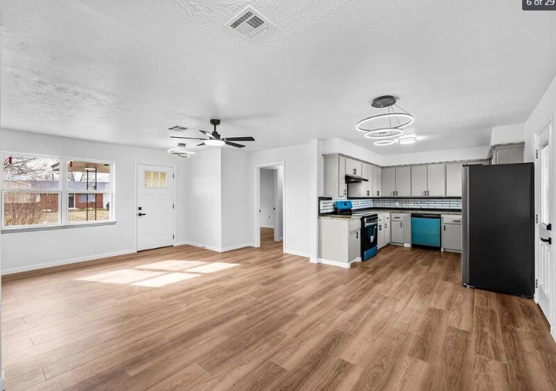 Building Photo - 4811 NW Lindy Ave