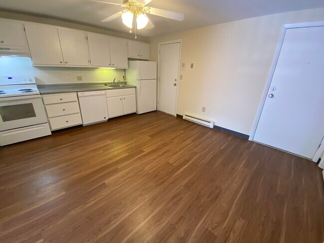 Building Photo - 95 Powers St