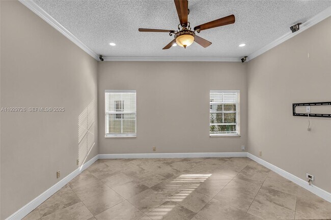 Building Photo - 949 Tanglewood Cir