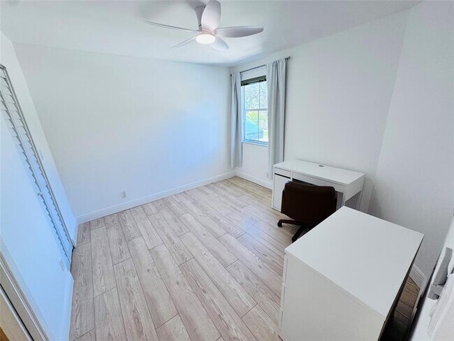 Building Photo - 2827 N Course Dr