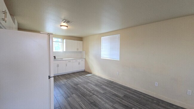 Building Photo - 71(439)