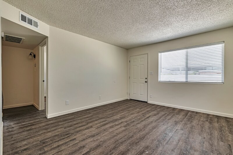 Building Photo - 5927 W Rose Ln