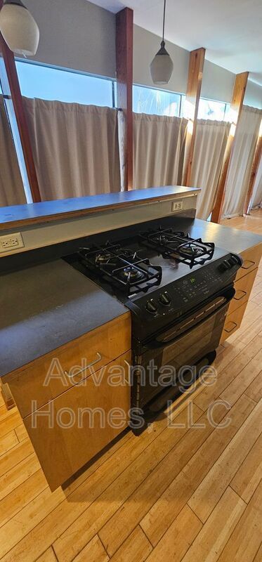 Building Photo - 3804 Roanoke Rd