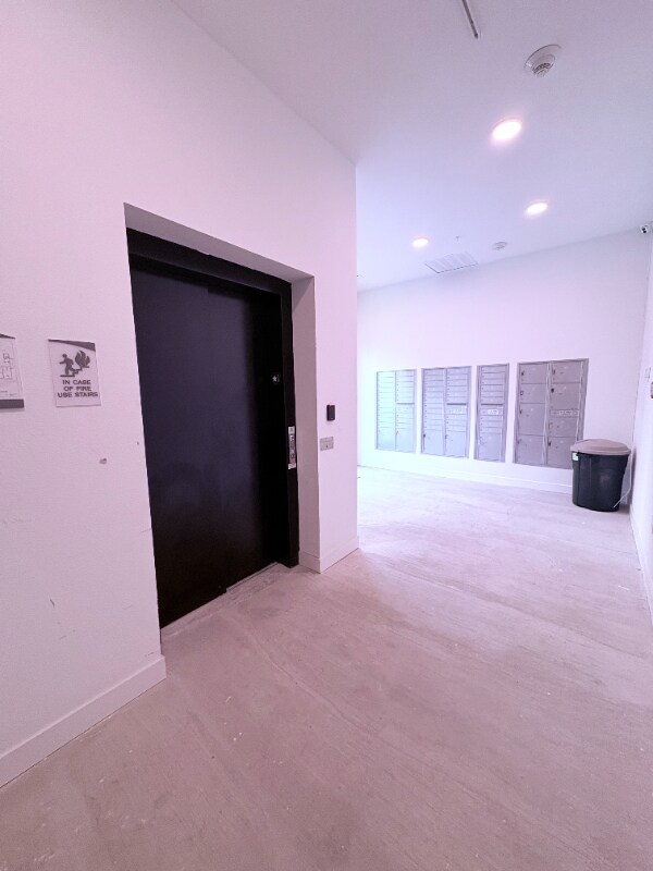Building Photo - 400 Crawford St