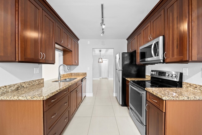 Building Photo - 313 SE 4th Terrace