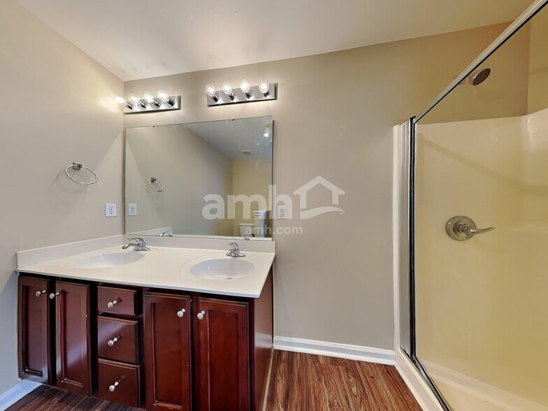 Building Photo - 3120 Genlee Dr