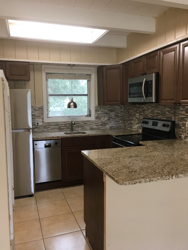 Building Photo - 16140 Dublin Cir