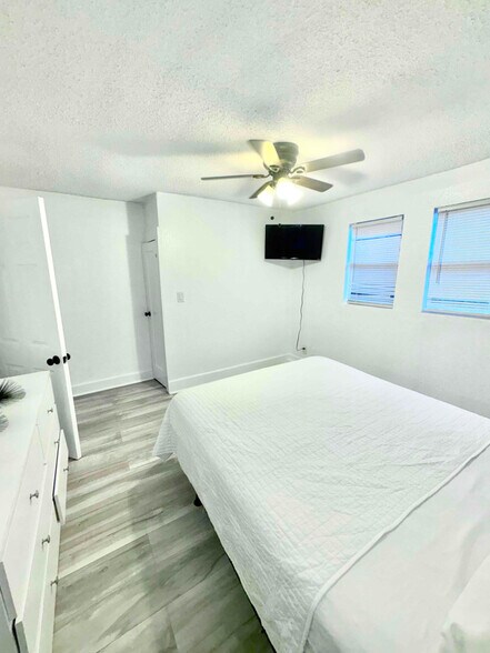 Building Photo - 1211 E 18th Ave