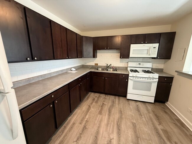 Building Photo - 1039 College Ave