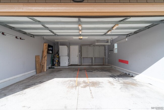 Building Photo - PRIME CORNER UNIT WITH CENTRAL AC!!! 3BR, 2.5BA WITH 2-CAR GARAGE