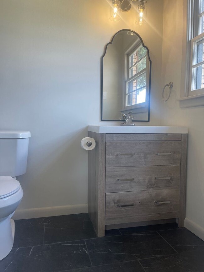 Building Photo - Pre-leasing for Fall! Adorable Remodeled House in Prime Location!