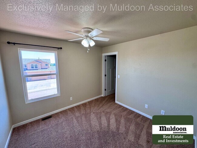 Building Photo - Spacious 5 Bedroom, 3.5 Bath Home with 3-Car Garage, and Pet-Friendly Living in 80925!