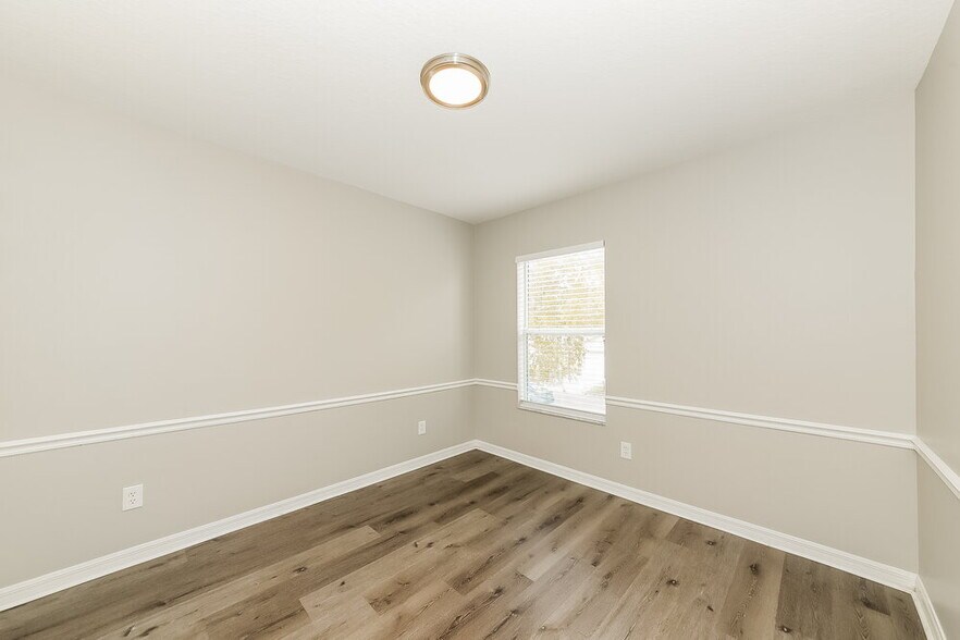 Building Photo - 11025 Golden Silence Dr