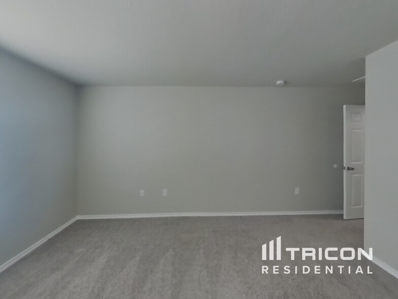 Building Photo - 6827 Freedom Hills