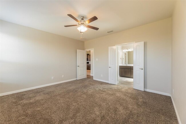 Building Photo - 1000 Meadow Scape Dr
