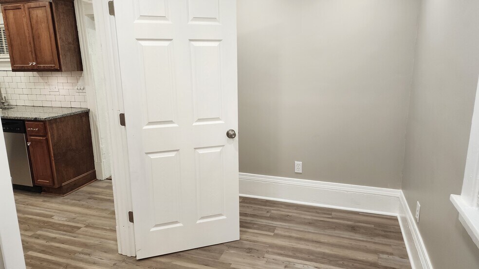 Building Photo - 1301 Buhrer Ave