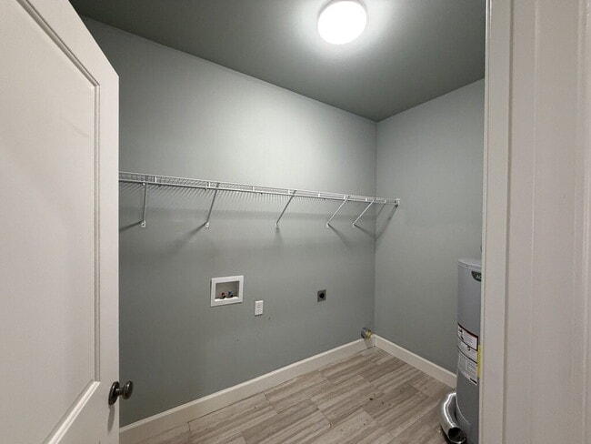 Building Photo - 2BD 2BA ONE LEVEL CONDO IN ALGOOD