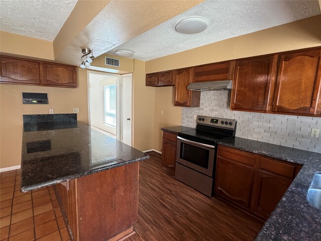 Building Photo - 2535 Coopers Post Ln