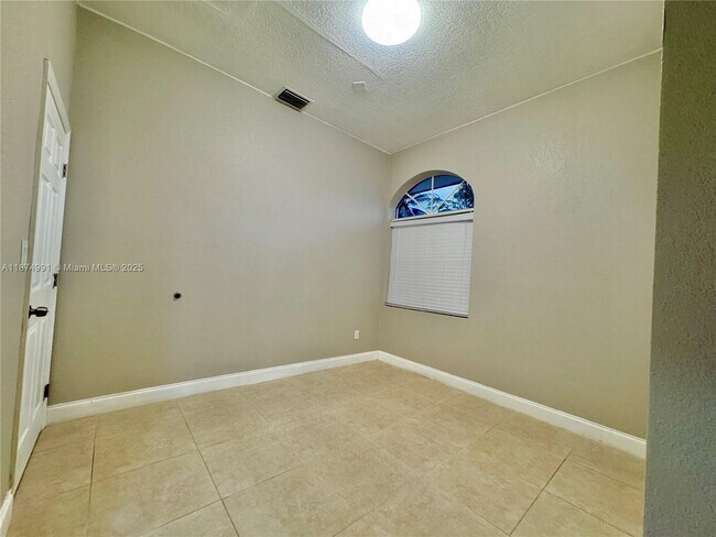 Building Photo - 105 NW 123rd Ave