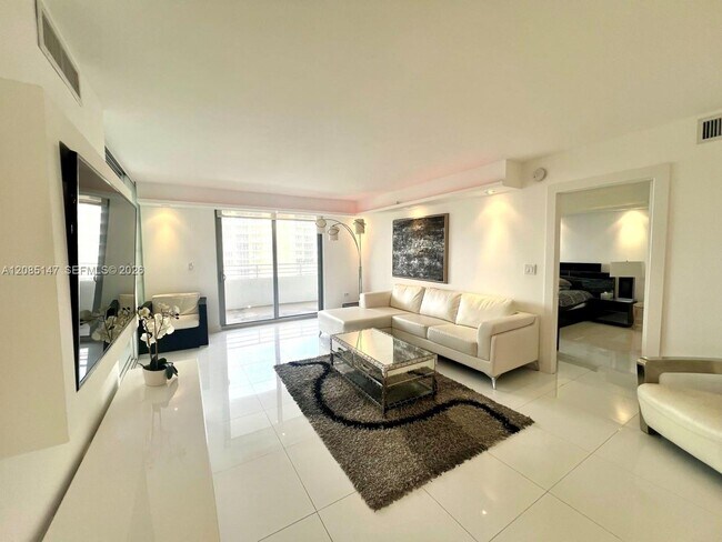 Building Photo - 5555 Collins Ave