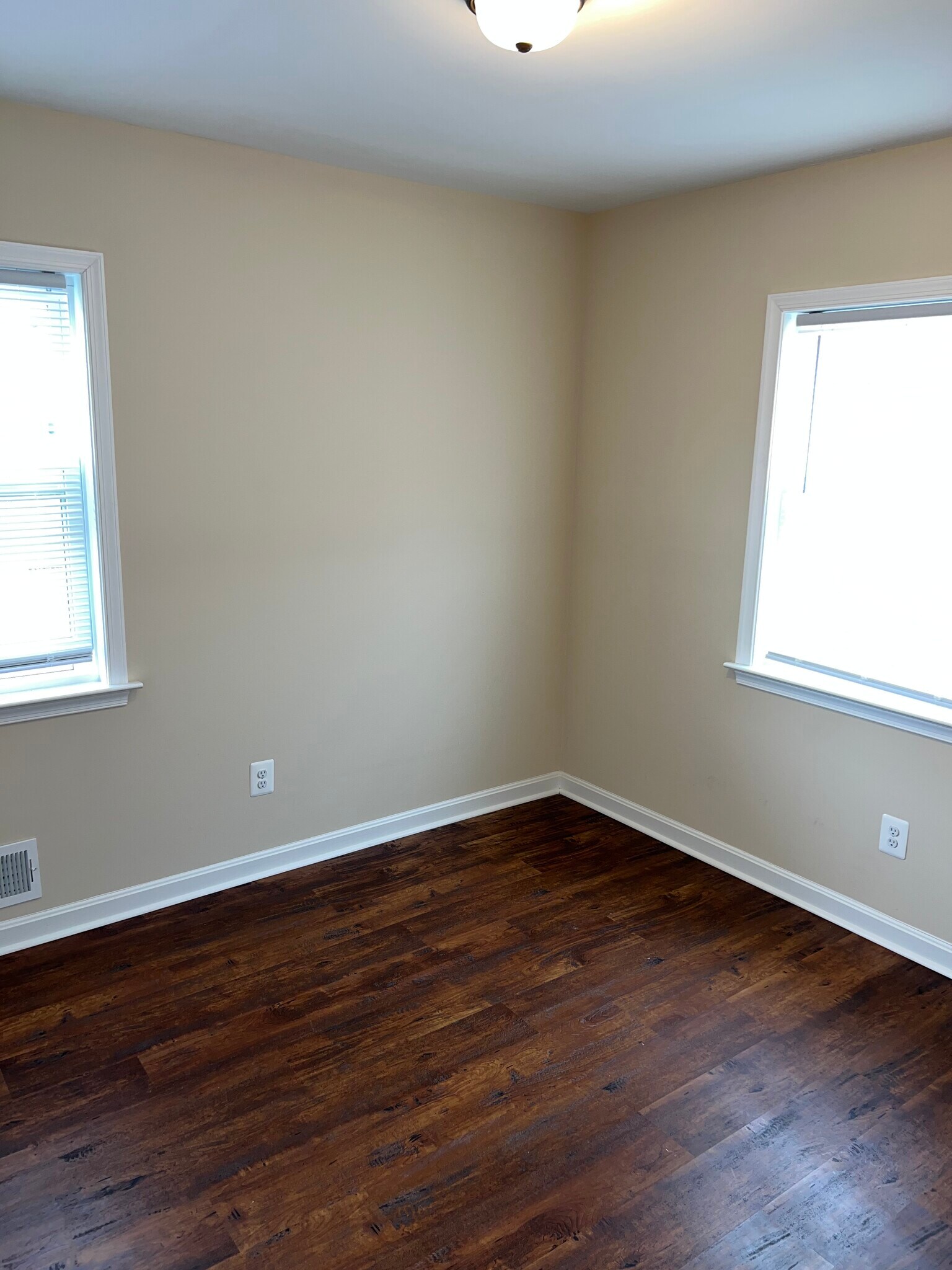 Building Photo - 3802 Thornwood Rd