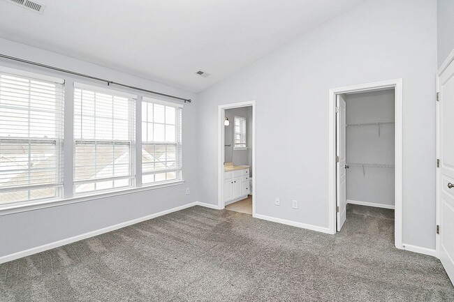 Building Photo - Incredible Matthews Townhome in Callonwood!