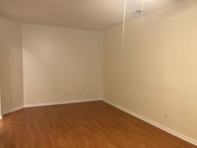 Building Photo - 3BR / 2.5BA @ Westbury Park