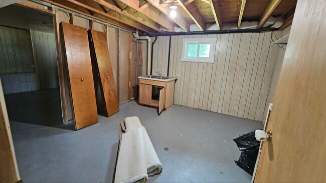 Building Photo - 410 3rd Ave E
