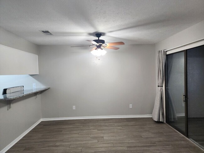 Building Photo - Harbour Towne