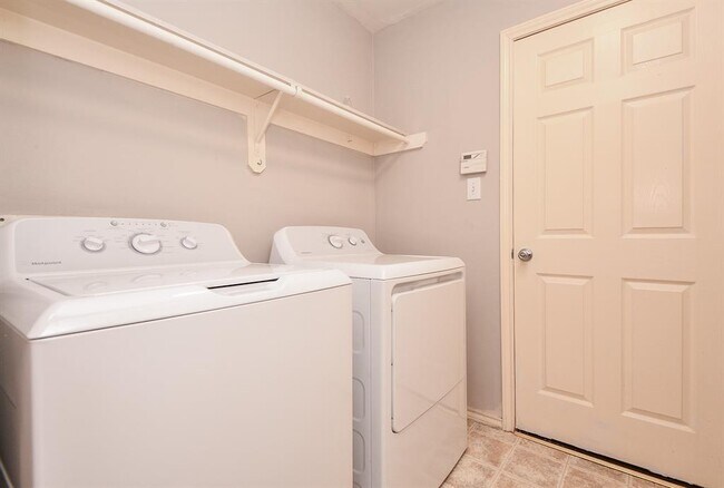 Building Photo - 4815 Mission Lake Ct