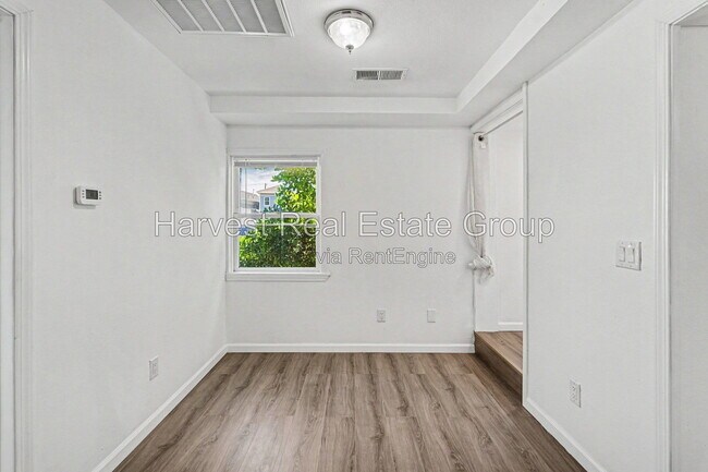 Building Photo - 812 Chester St