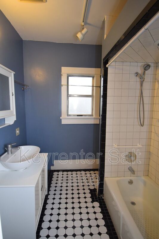 Building Photo - 1647 800 E