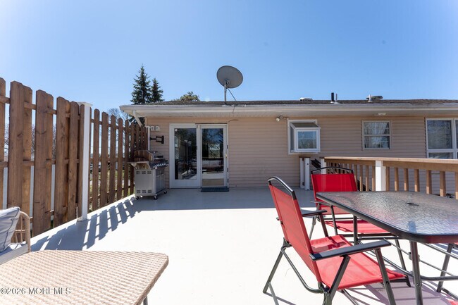 Building Photo - 406 Lawrence Dr