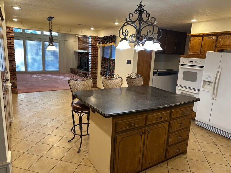 Building Photo - 13520 NW Cache Rd