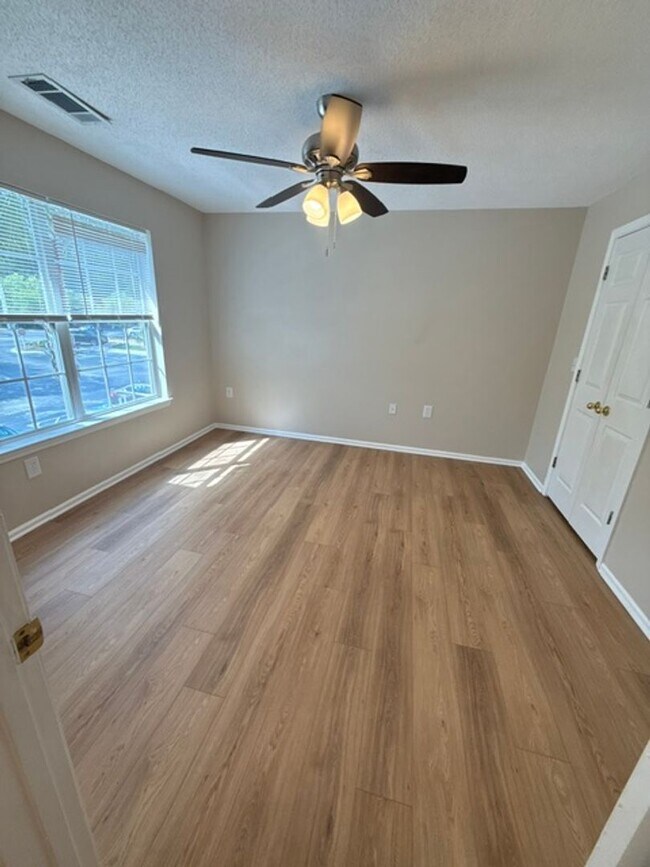 Building Photo - 50 Pebble Beach Cove