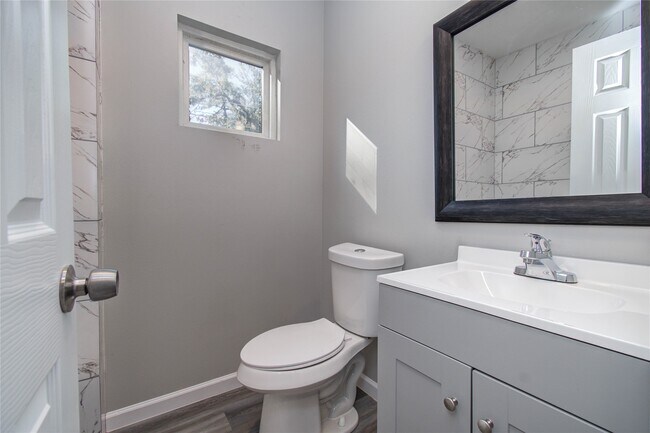 Building Photo - 9414 Lanewood Dr