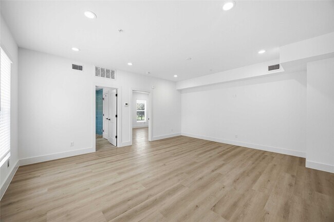 Building Photo - 5408 San Jose St
