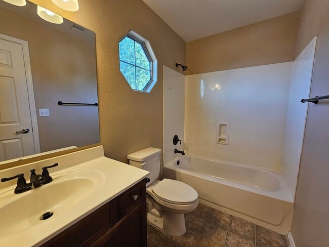 Building Photo - Alma School / Elliot 4 bedroom home