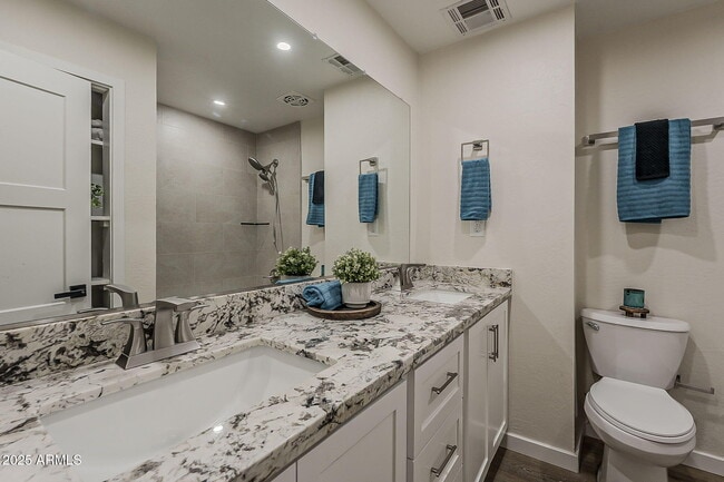Building Photo - 8215 E Cypress St