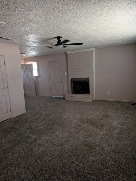 Building Photo - 7416 La Flor Ln