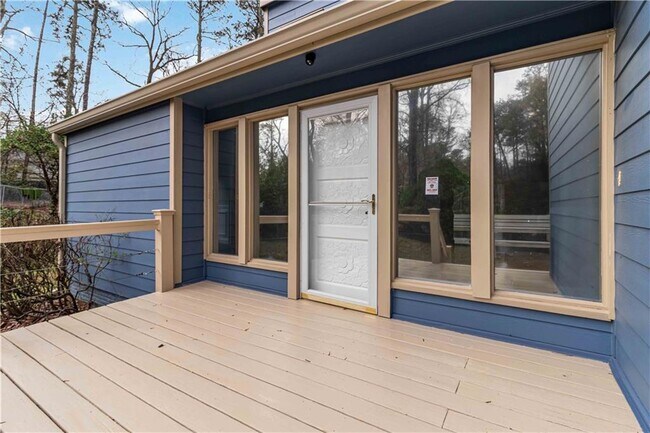 Building Photo - 3230 Cedar Bluff Dr NE