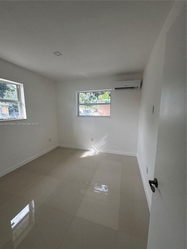 Building Photo - 53 NE 56th St